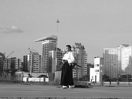 Sempai Dariê praticando o seu Ken.